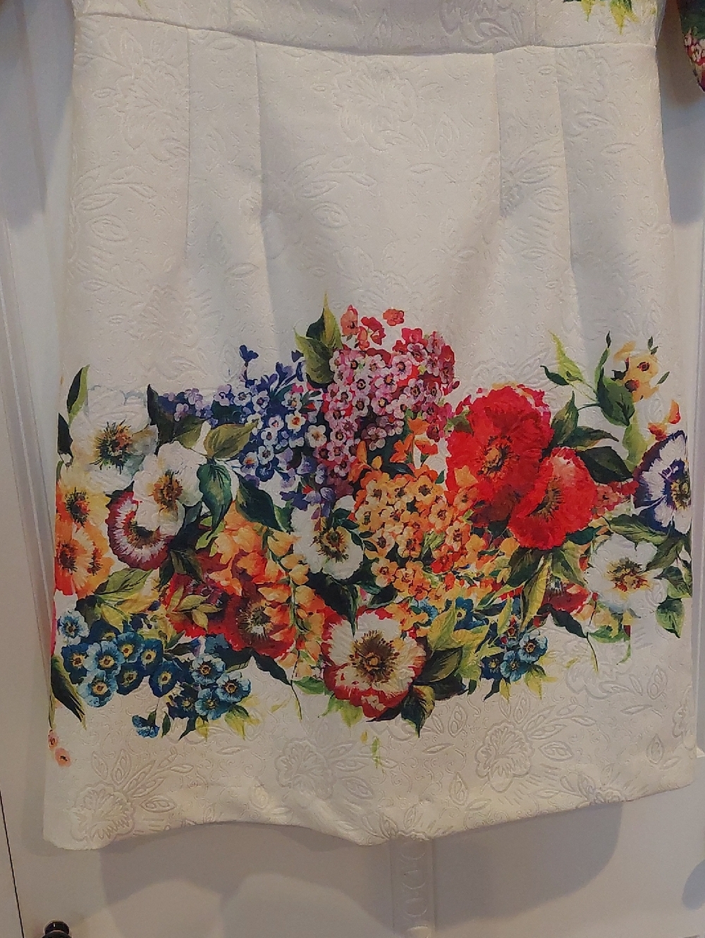 This is a Dolce&Gabbana floral elbow-sleeve sheath dress featuring a vibrant bot - Picture 2 of 5